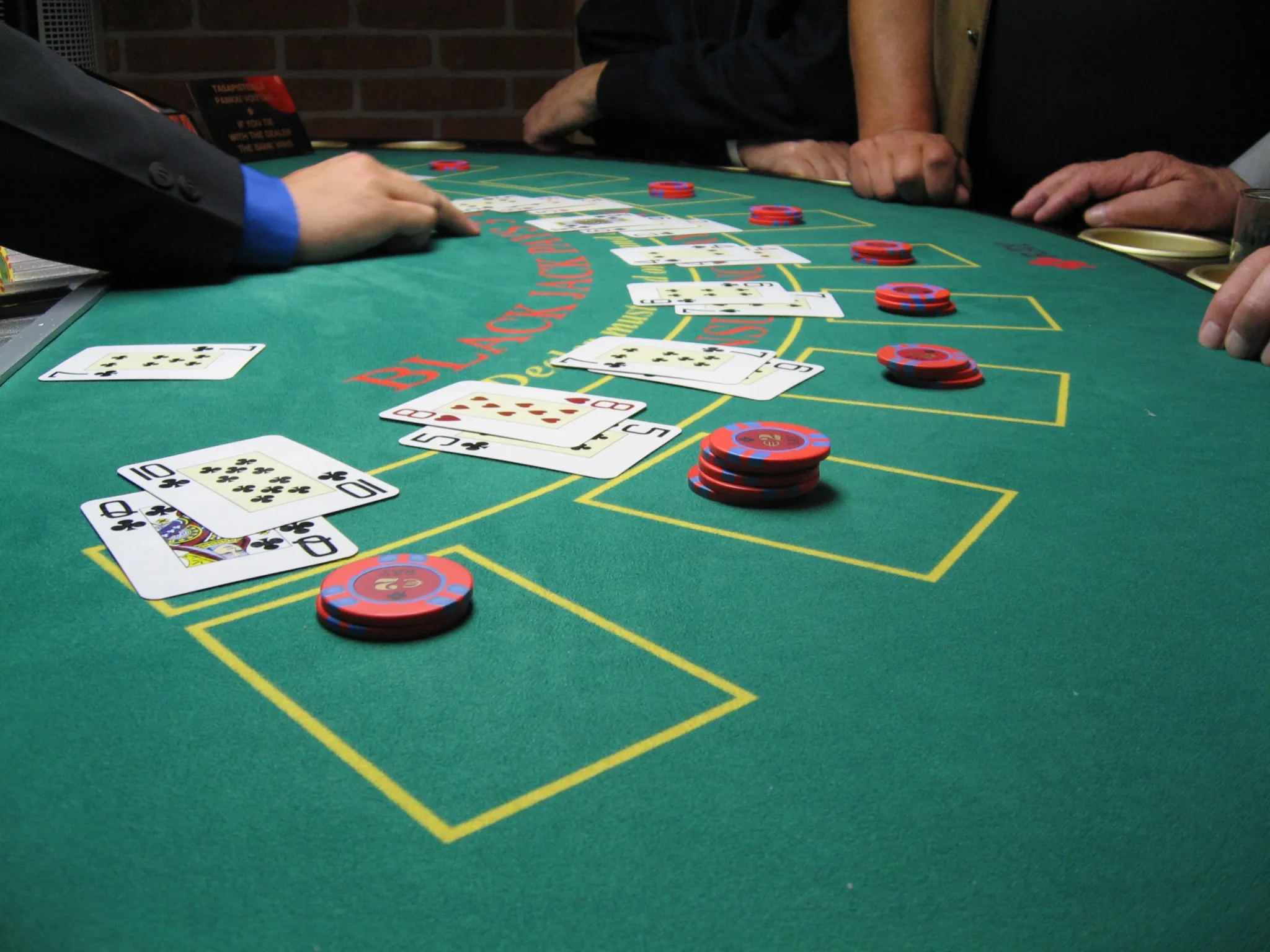21點(Blackjack)遊戲規則與高端算牌技巧指南